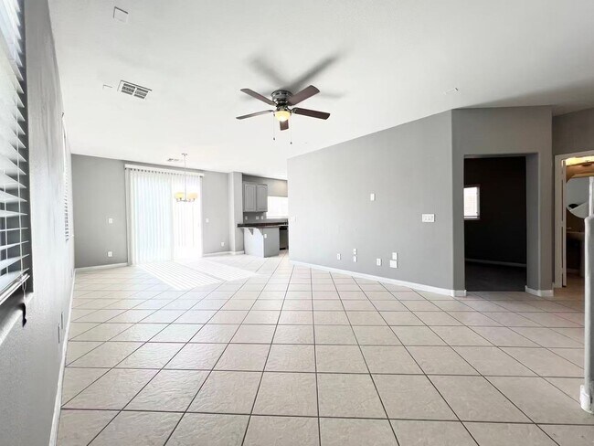 Foto del edificio - Spacious 4-Bed Family Home in Desert Willows – Great Schools & Neighborhood