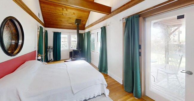 Foto del edificio - Charming 3-Bedroom Home in the Heart of th...