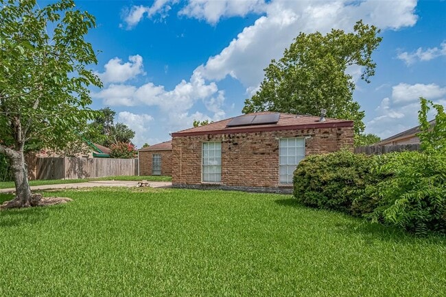 Building Photo - 10534 Evesborough Dr