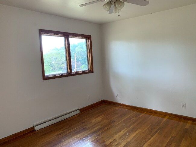 Foto del edificio - 116 Spring Rd