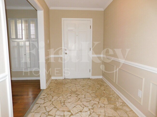 Foto del edificio - 6135 Haddington Dr