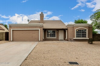 Building Photo - 1505 E Divot Dr