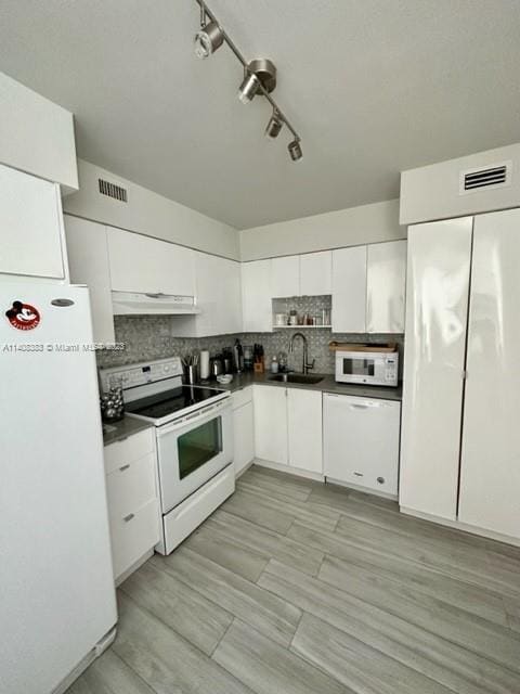 Building Photo - 5151 Collins Ave