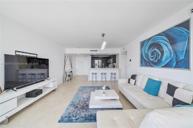 Foto del edificio - 3675 N Country Club Dr