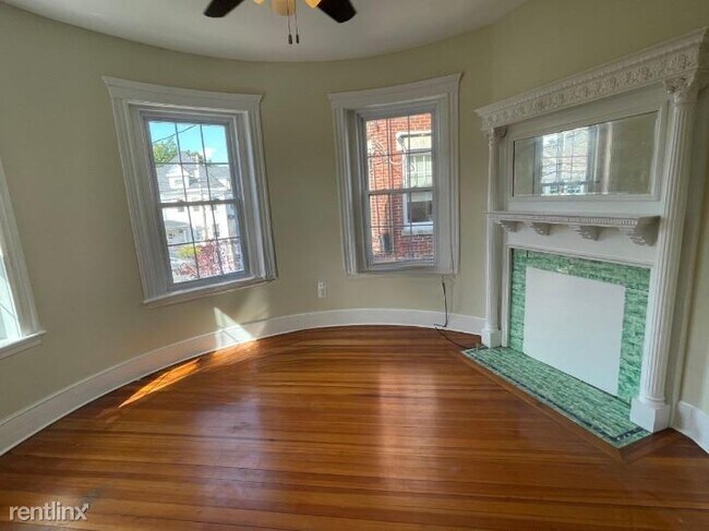 Building Photo - 3 br, 1 bath Duplex - 59 Royal St # 202