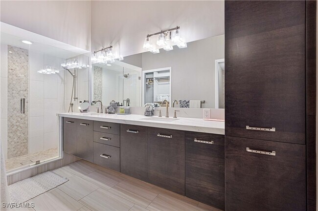 Foto del edificio - 5615 Sherborn Dr