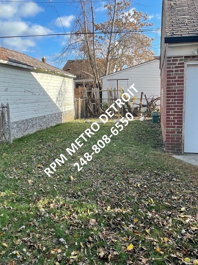 Foto del edificio - Brick Bungalow in Detroit