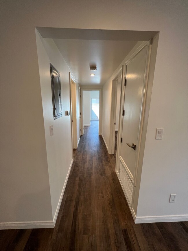 Foto del edificio - Midtown Gorgeous Updated Apartment! 2/2 downstairs!