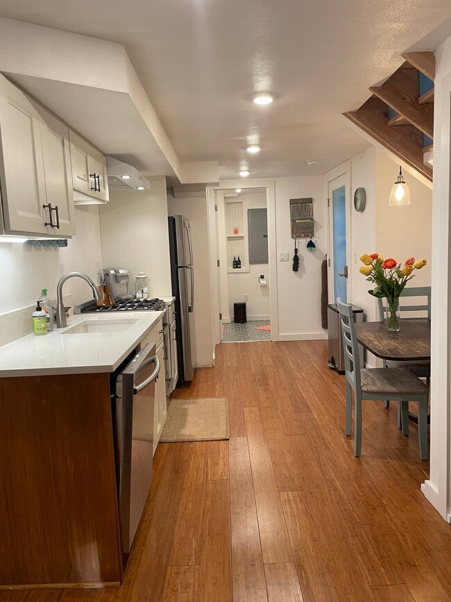 Building Photo - 2411 SE Main St