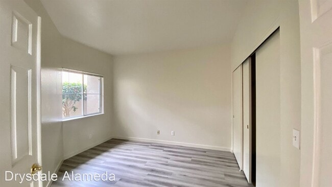 Building Photo - 3 br, 3 bath House - 115 Keil Bay