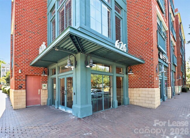 Foto del edificio - 626 N Graham St