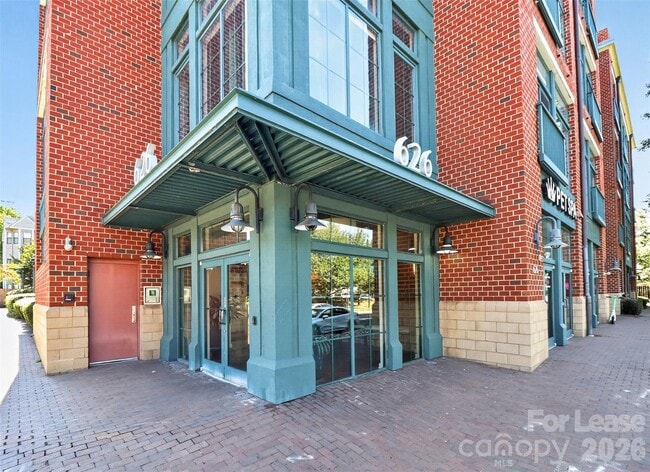 Building Photo - 626 N Graham St