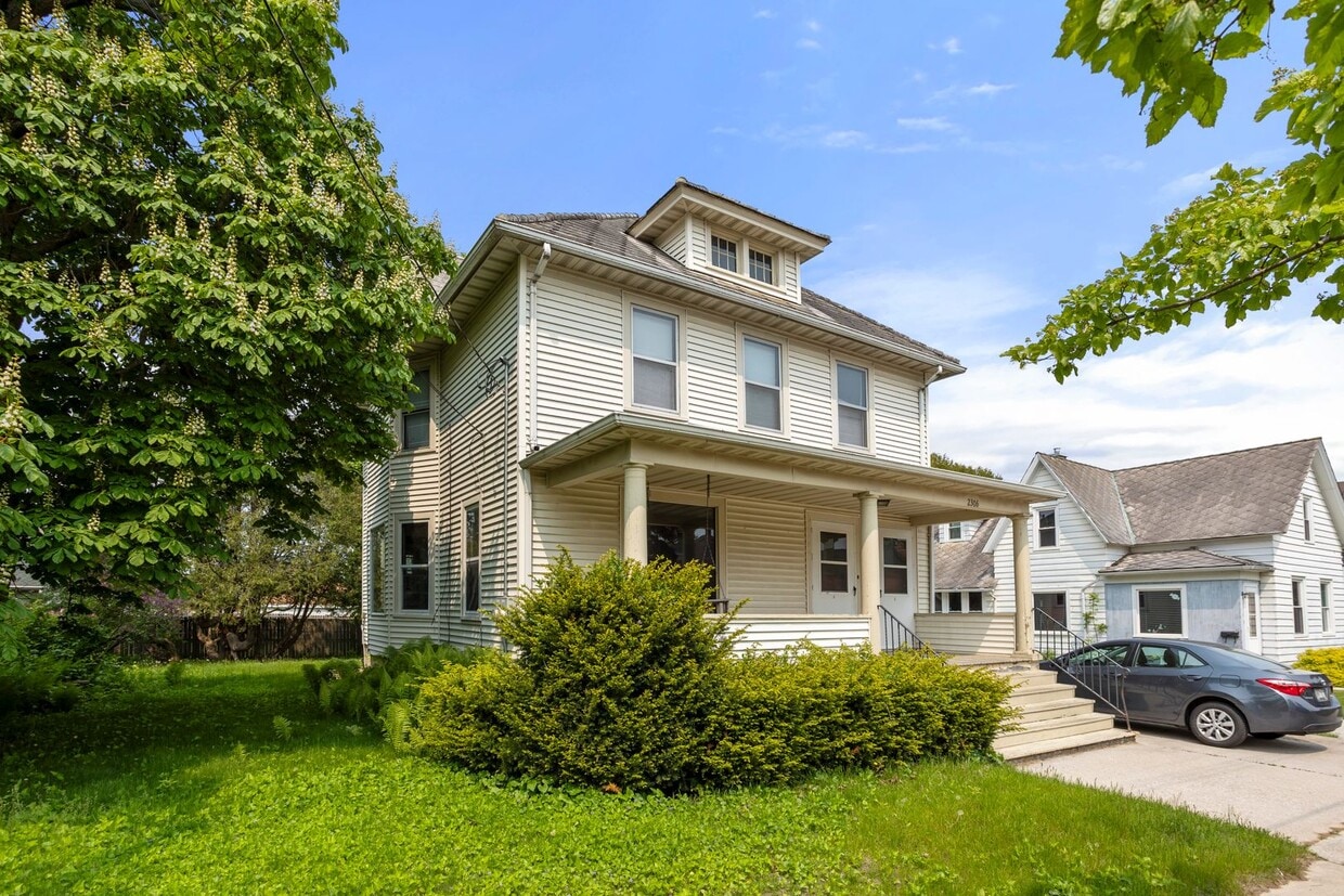 Primary Photo - 2306 Washington St