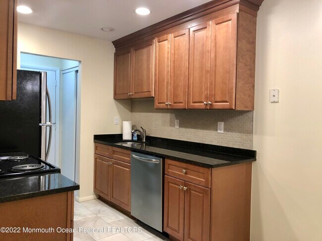 Building Photo - 169 Amberly Dr