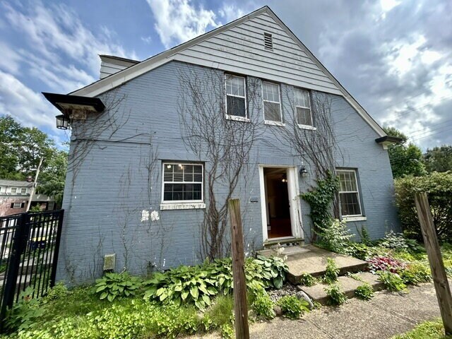 Building Photo - Elegant 2-Bedroom Duplex with Office Room in Broad Ripple