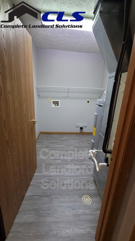 Building Photo - 554 College Ave