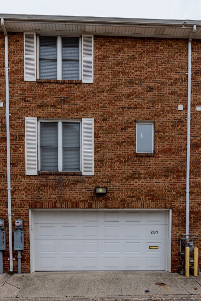 Building Photo - 231 E 2nd St