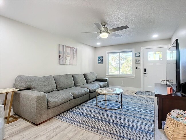 Building Photo - 2309 Saxon Dr