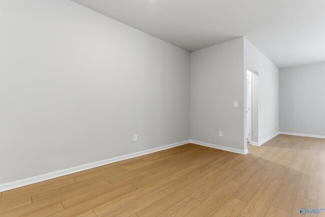 Foto del edificio - 7520 Doris Ruth Ln SE