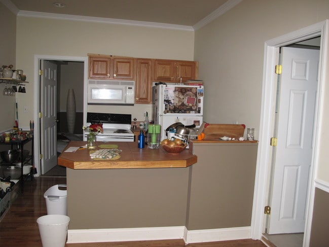 kitchen from living room - 124 College Pl
