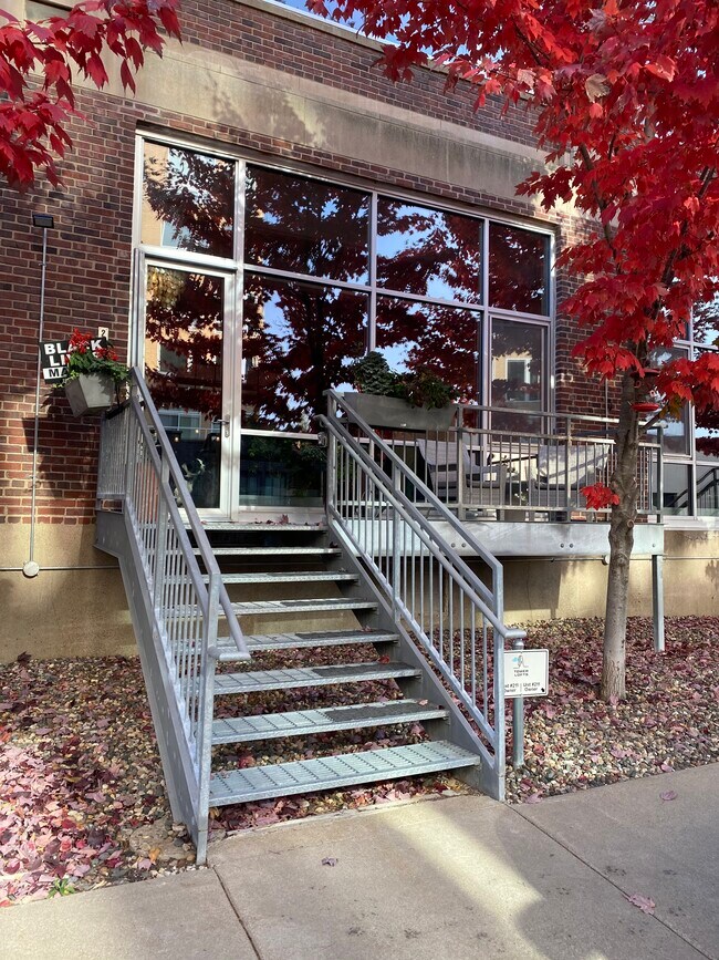 Building Photo - 700 N Washington Ave