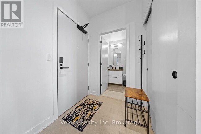 Building Photo - 560 Rideau St