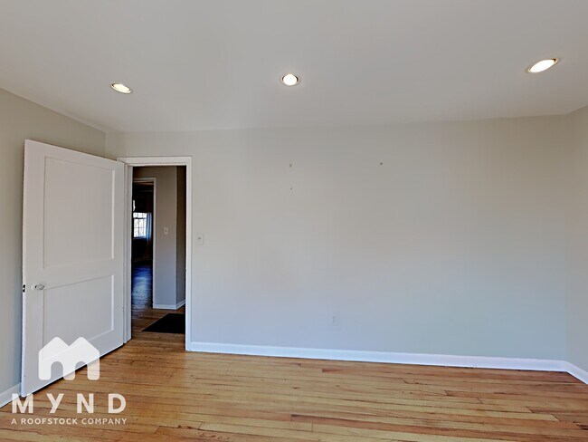 Building Photo - 3120 Skyland Dr NE