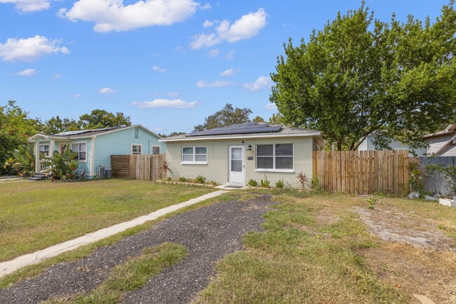 Foto del edificio - Home For Rent in St Pete!