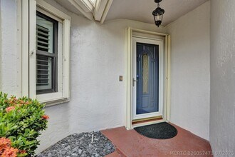 Building Photo - 635 Northshore Dr