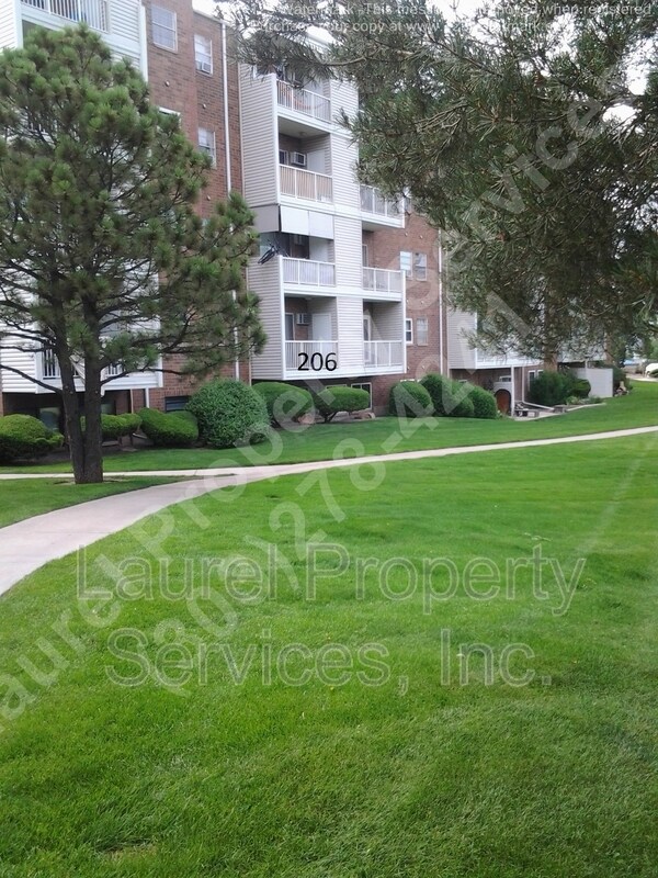 Building Photo - 1250 Golden Cir