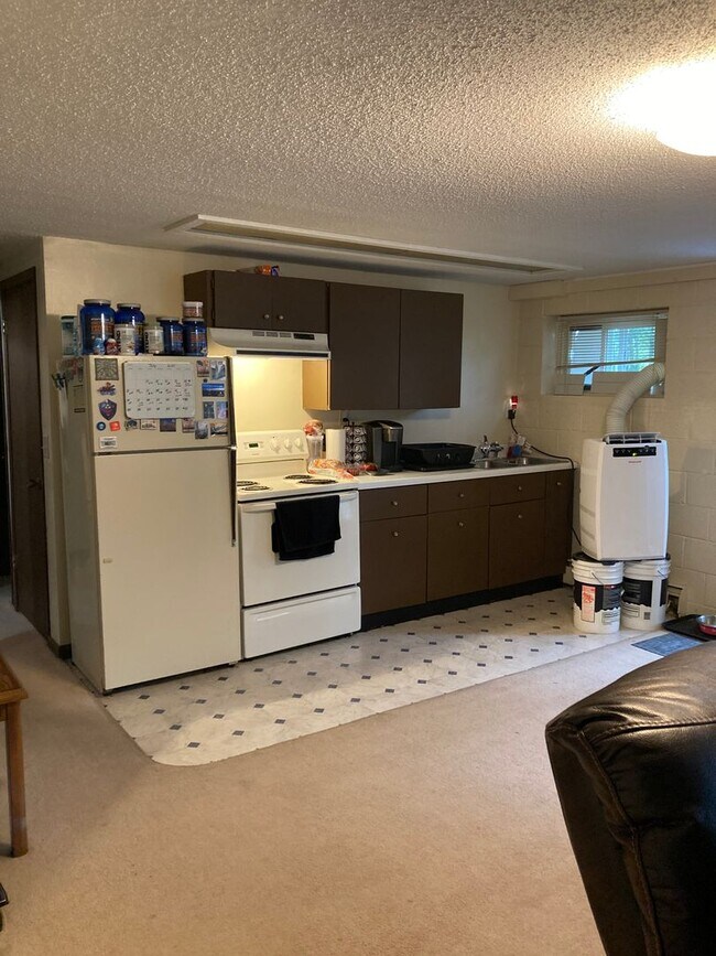 Foto del edificio - 1618 Maple Grove Rd