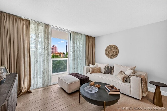 Building Photo - 347 N New River Dr E