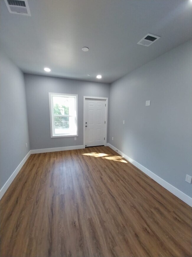 Foto del edificio - 708 N 42nd St