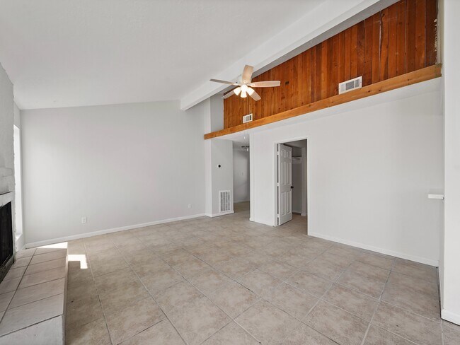 Foto del edificio - 6214 Skyview Dr