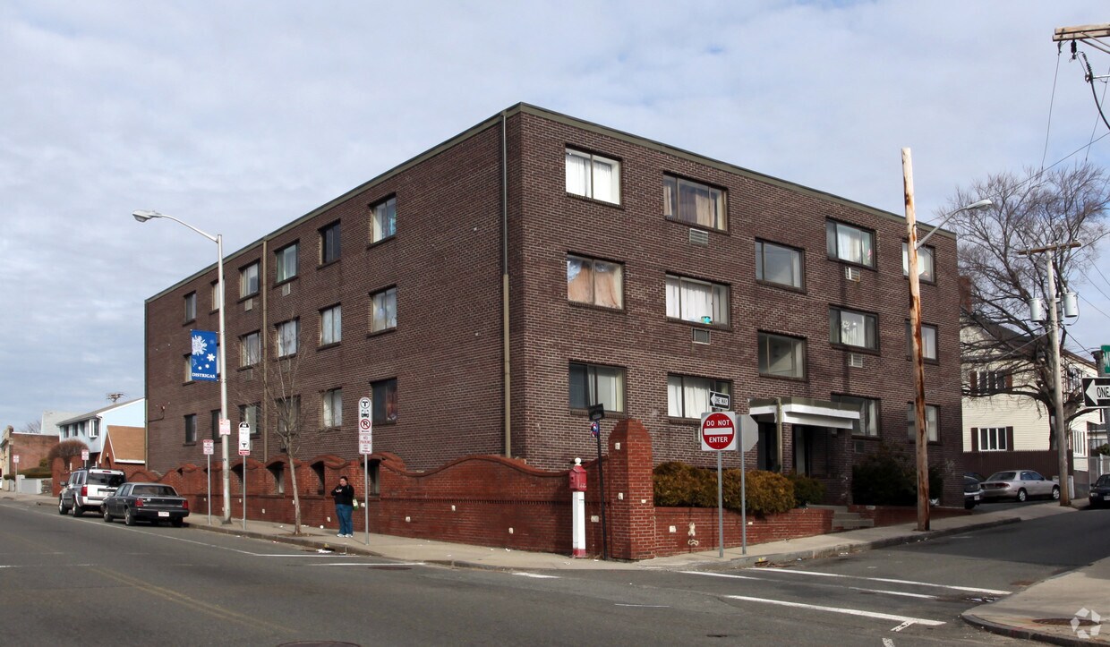 Everett Gardens 132136 Chelsea St Everett, MA Apartments for Rent