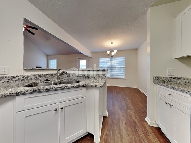 Building Photo - 128 Nandina Wy