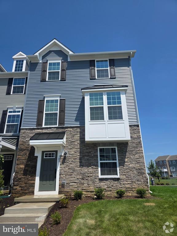 Building Photo - 703 Kalmar Ln