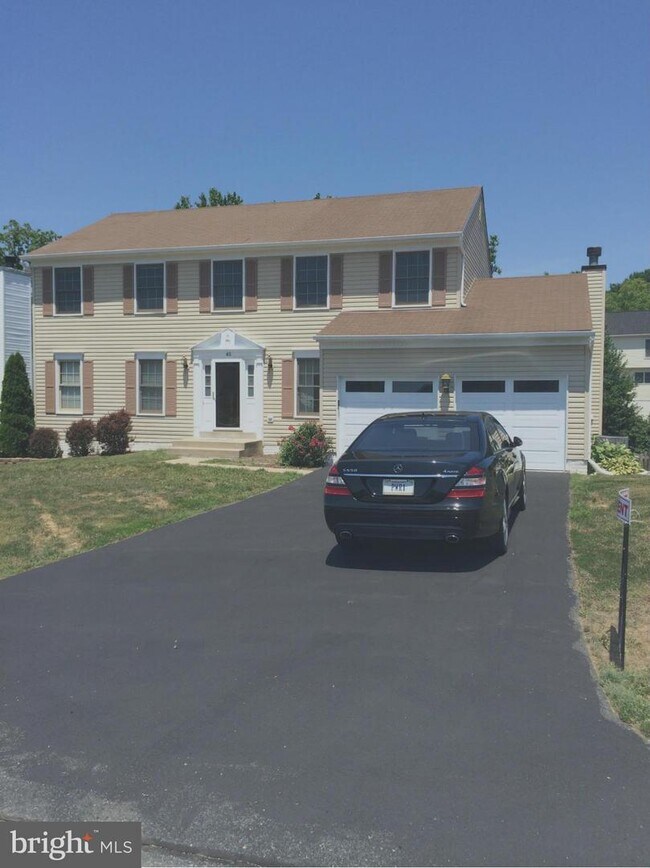 Building Photo - 45 Summerwood Dr