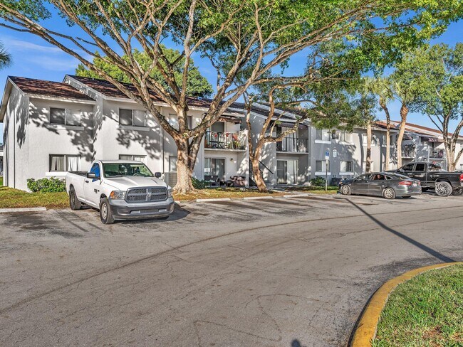 Foto del edificio - 1163 Lake Terry Dr