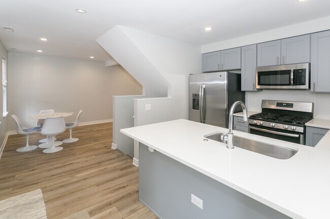 Foto del edificio - 1740 W Henderson St