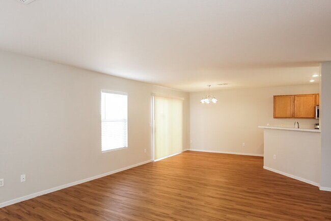 Foto del edificio - 664 Rising Brook Dr