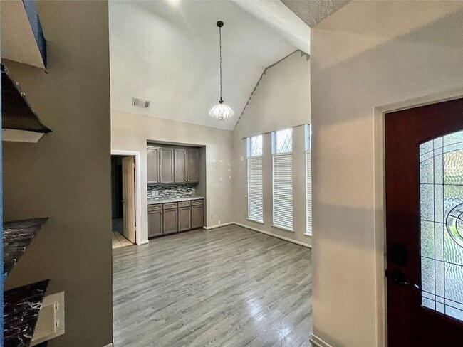 Building Photo - 8215 Sean Park Ct
