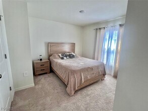 Building Photo - 2425 NE 7th Pl