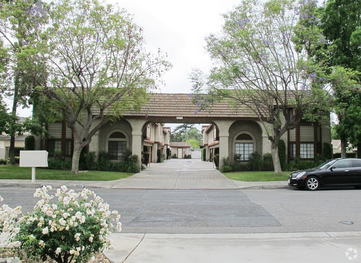 Primary Photo - 1851 S Alta Vista Ave