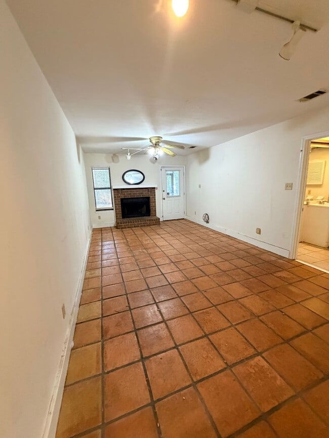 Building Photo - Pet Friendly, 2BR/2BA Condo with Reserved Parking & Pool! Close to FSU, FAMU & TSC!