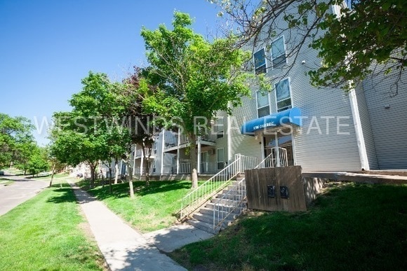 Building Photo - 1006 Oakcrest St