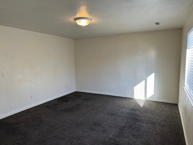 Building Photo - 1393 N 260 W