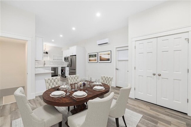 Building Photo - 56 Sutton St