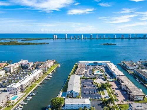 Foto del edificio - 125 Shore Ct