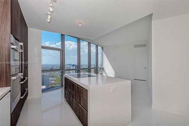 Foto del edificio - 851 NE 1st Ave